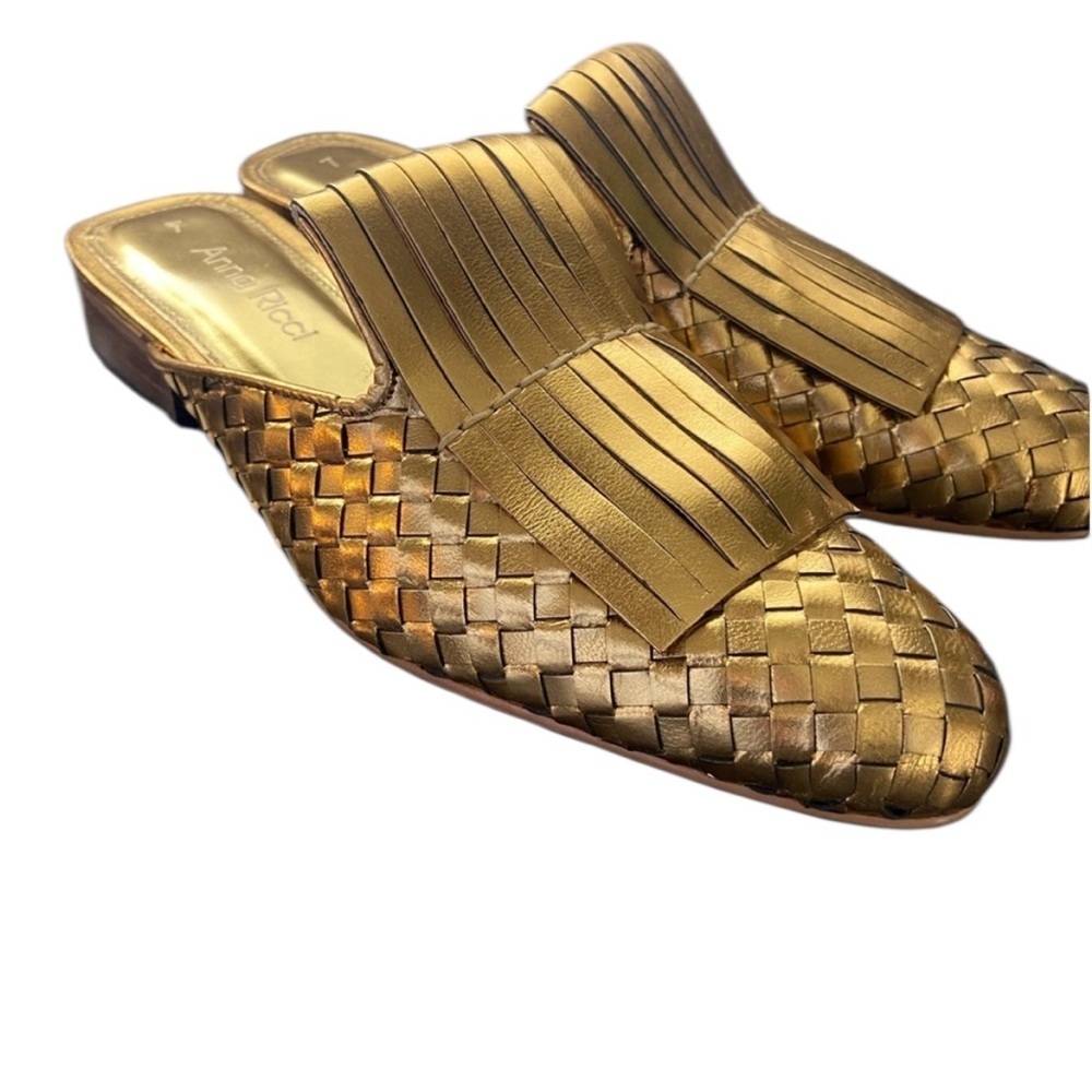 Anna Ricci Handwoven Fringe
Leather Mules - Gold Size 7 - Picture 3 of 6